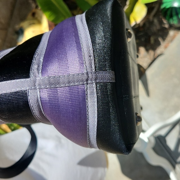 Harveys Disney Couture The Nightmare Before Christmas Carriage Ring Tote - Picture 4 of 14